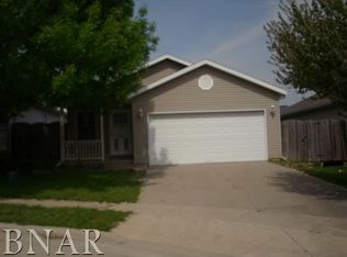 4 Lake Ridge Ct, Bloomington, IL 61701