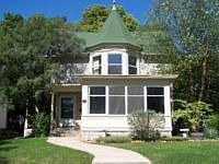 2nd image of 719 Bushnell St