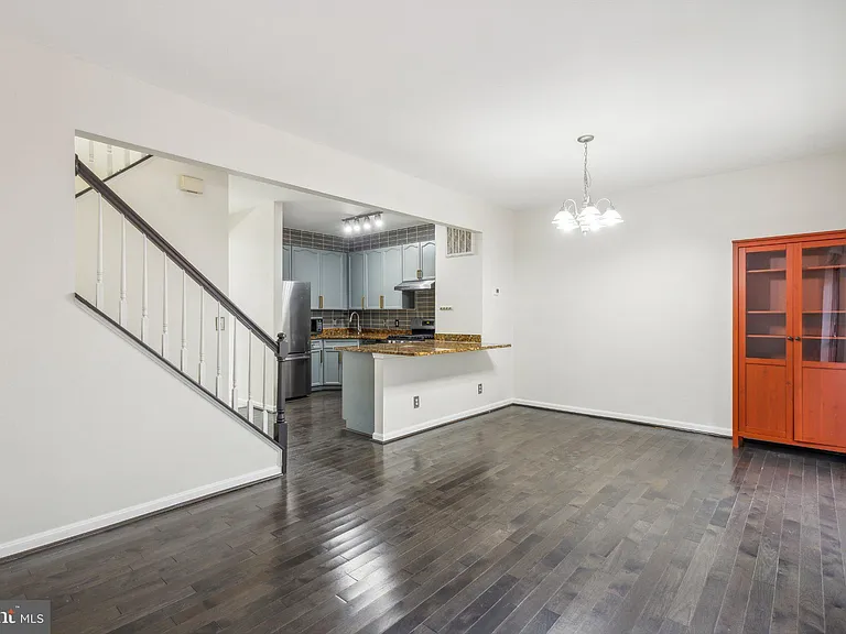15514 Port Washington Ct — Photo 8