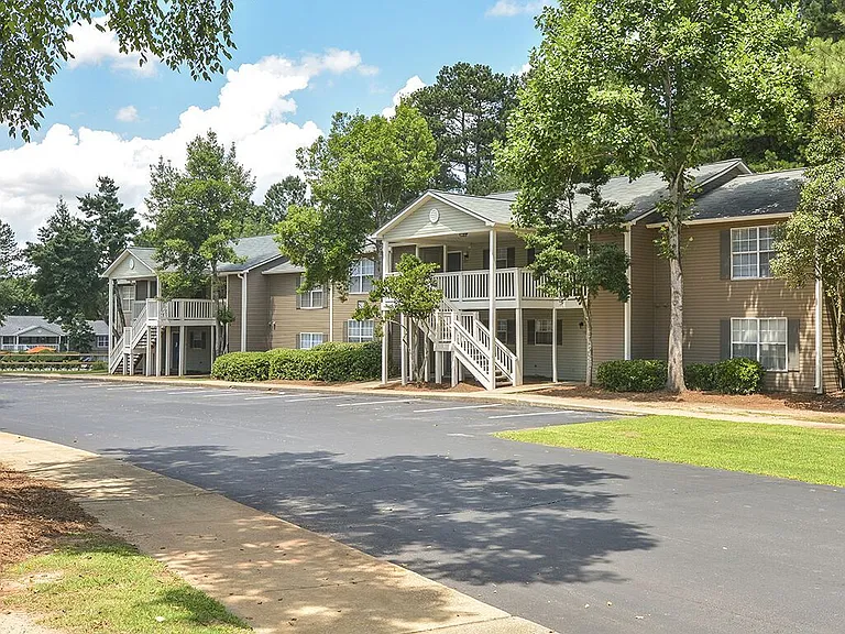 Brooks Crossing Apartments — Photo 37