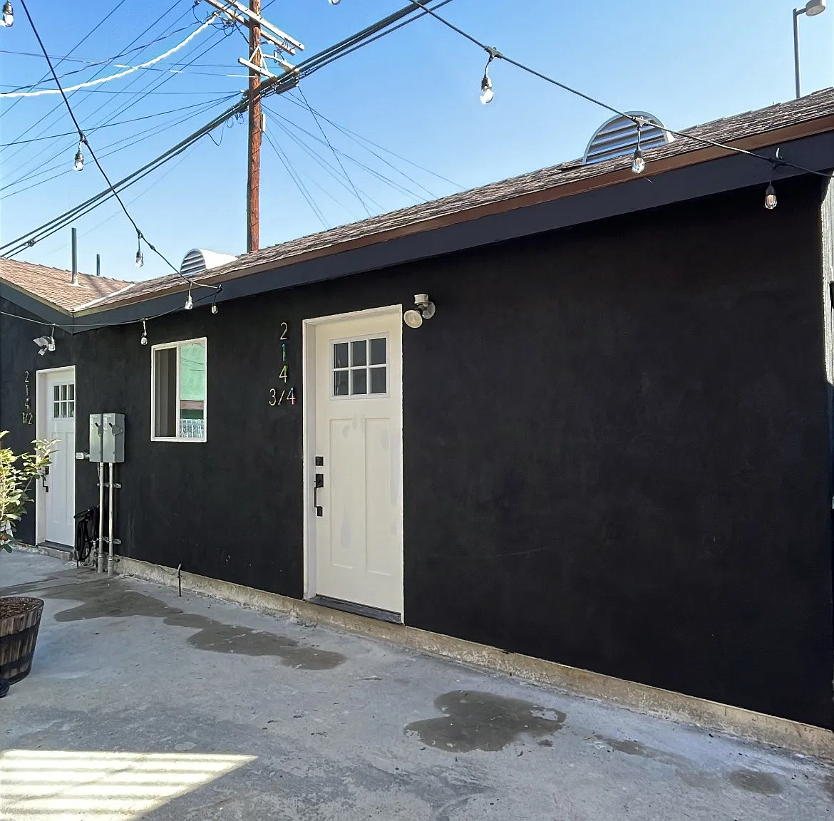 216 N Burlington Ave — Photo 1