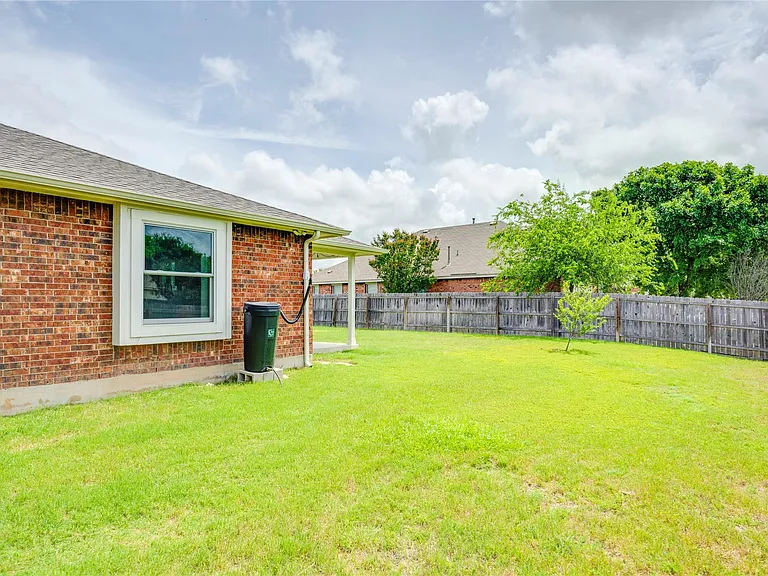 2401 Marshall Trl — Photo 33