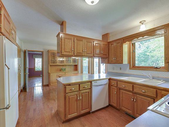 3rd image of 5680 Juneau Ln N