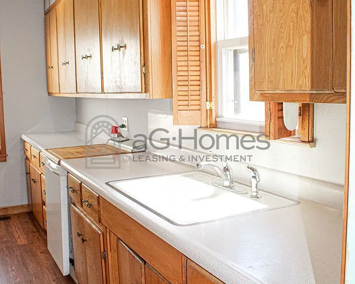 317 W Peach St — Photo 10