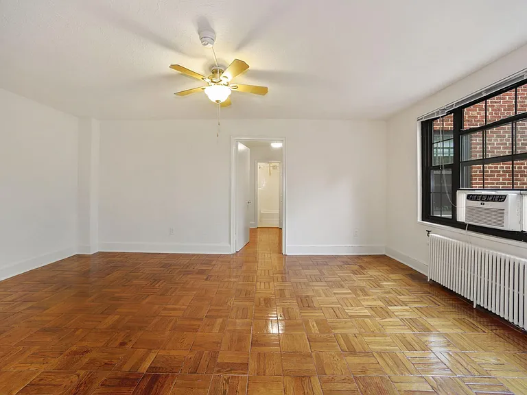 Rock Creek Gardens Apartments — Photo 15