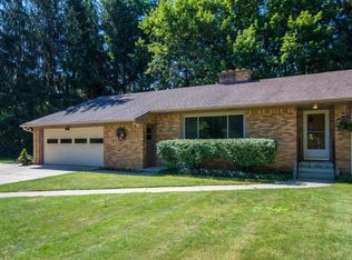 616 Hachmuth Dr NW, Comstock Park, MI 49321