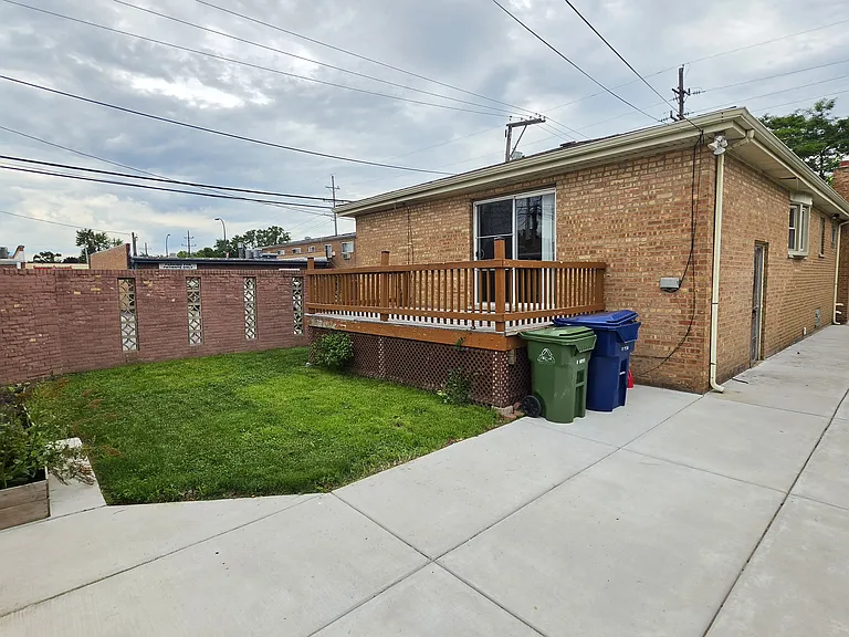 9433 Massasoit Ave — Photo 26