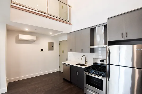 Rented by The Agency | media 35