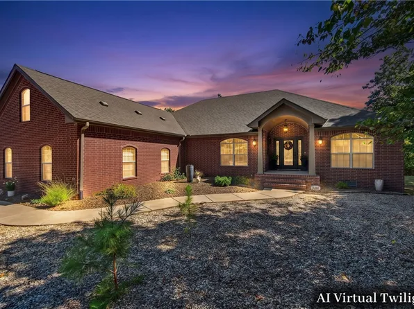 2 Stonehaven Ln, Bella Vista, AR 72715