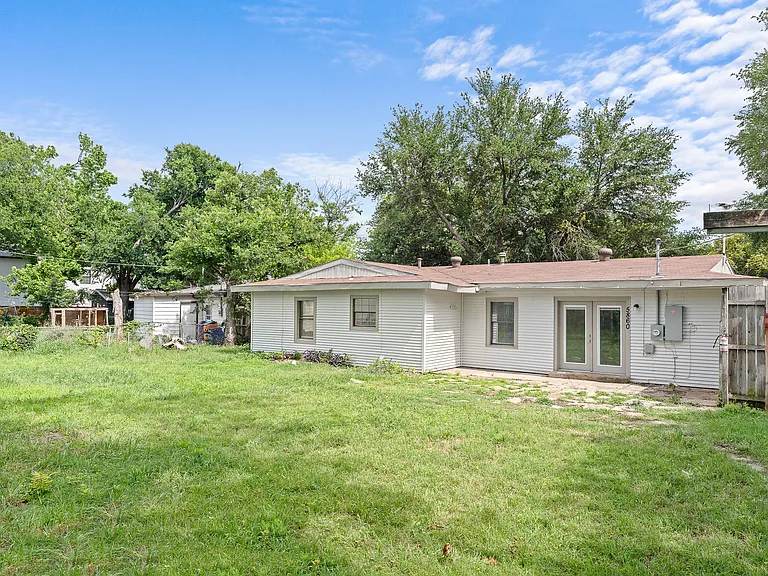 5860 Tracyne Dr — Photo 15