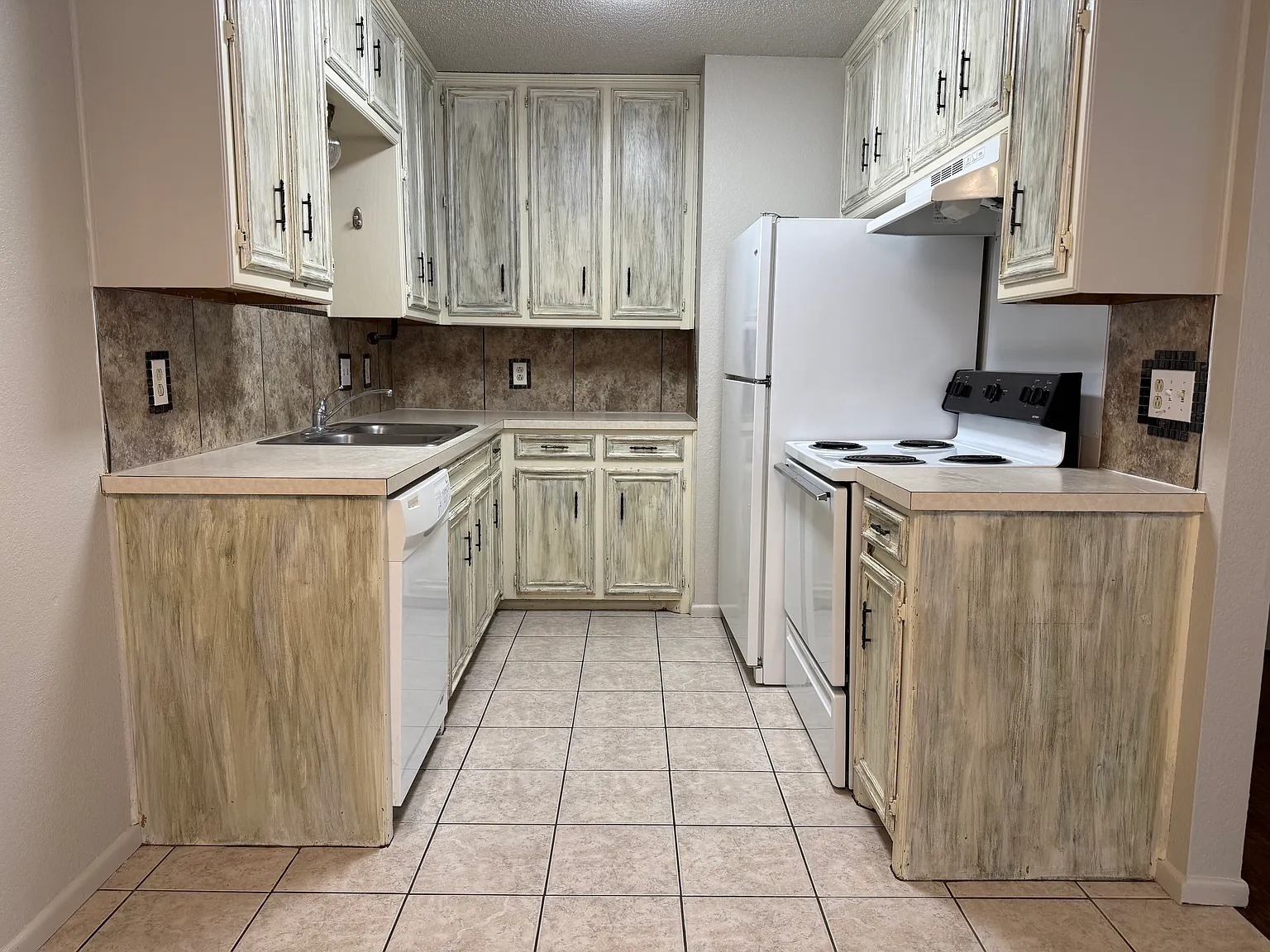 3 bed, 1027 sqft, $1,400 — Photo 2