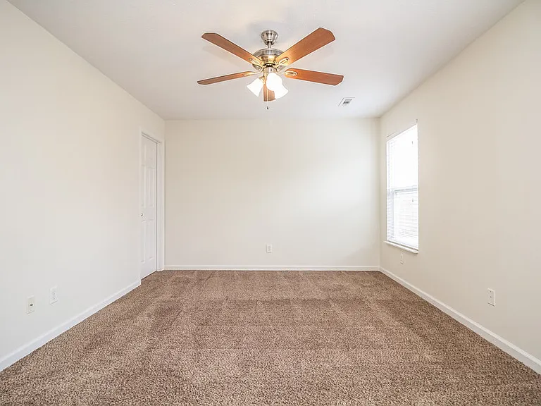 4565 Hawthorn Dr — Photo 10