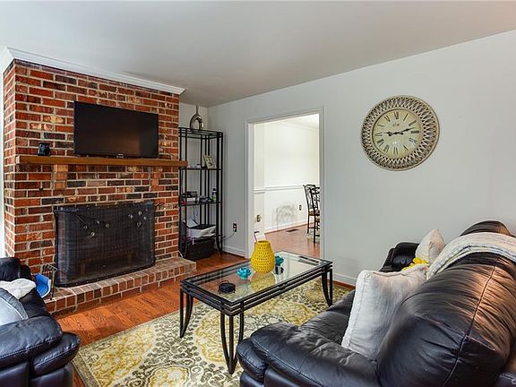 4th image of 2800 Ennismore Ct