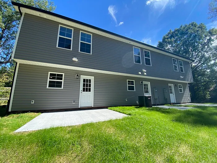 3 bed, 2.5 bath, 1290 sqft, $1,395 — Photo 2