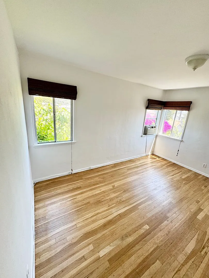 1816 Hillhurst Ave — Photo 3