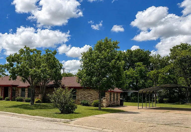 2401 Stephen Lee Dr — Photo 4