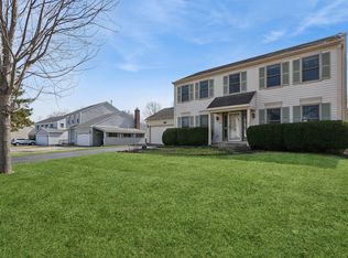 5573 Barnwood Dr, Gurnee, IL 60031