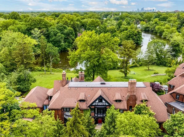 3074 Lee Rd, Shaker Heights, OH 44120