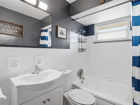 4th image of 2732 Wehrly Ave