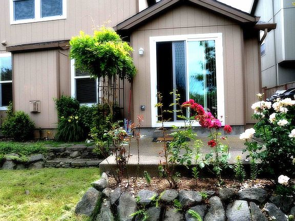 3rd image of 1719 SE Gerhard Dr