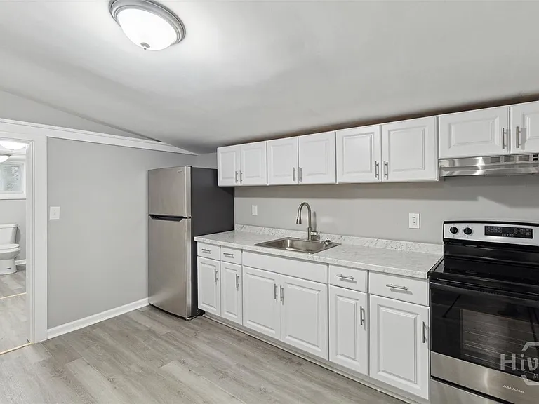 1224 E Bolton St — Photo 2