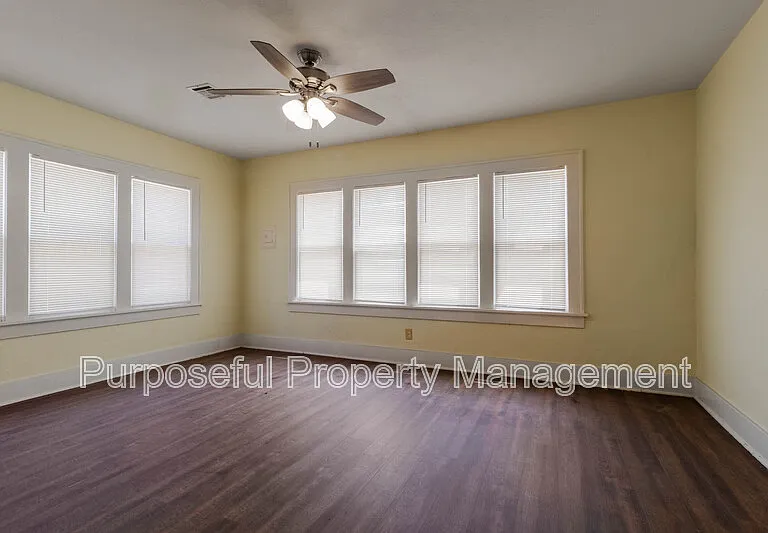 728 NE 15th St — Photo 17