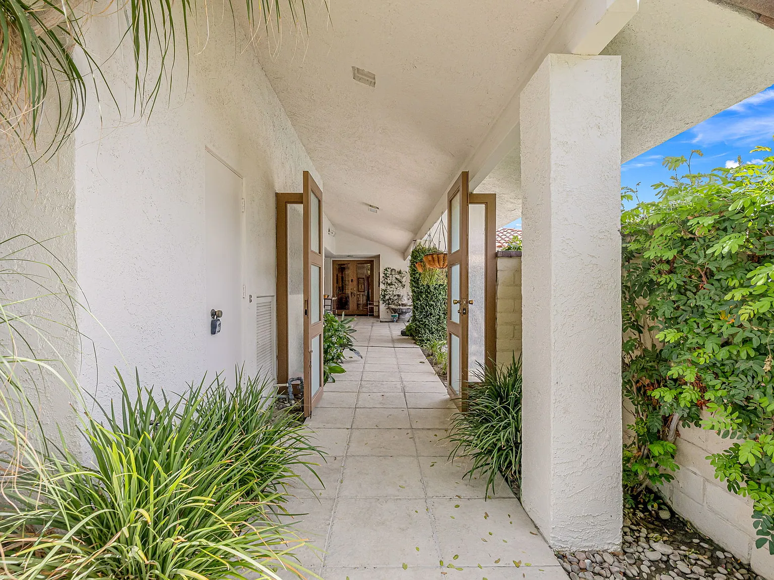 3 bed, 3032 sqft, $8,000 — Photo 2