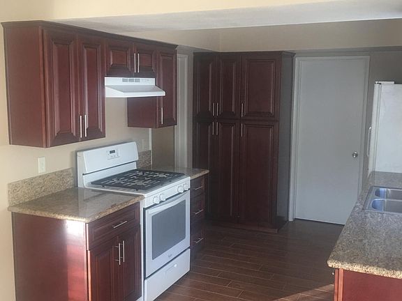 2nd image of 823 Caballo Ave