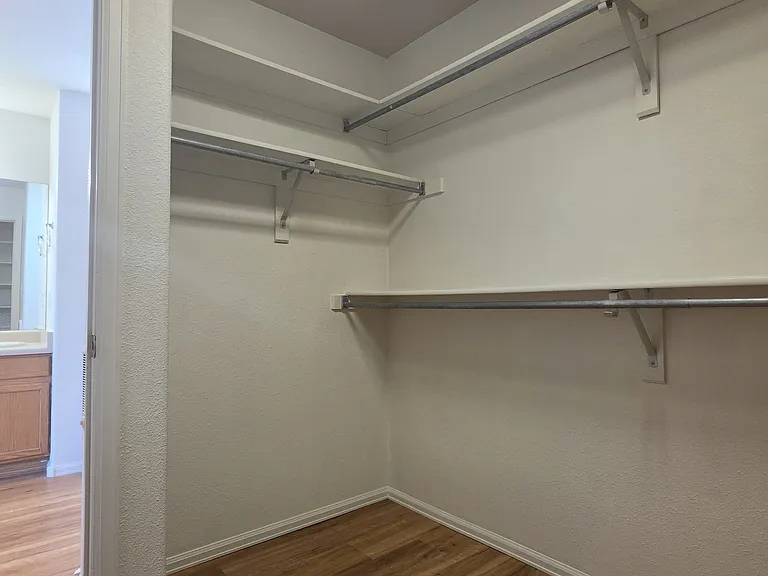 438 Mountainside Ln — Photo 16