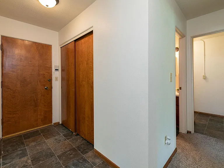 Fargo, ND Islander Apartments | Entry
