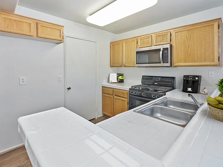 River Ranch Townhomes & Apartments — Photo 29