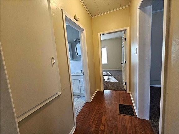 5th image of 207 E Antelope St