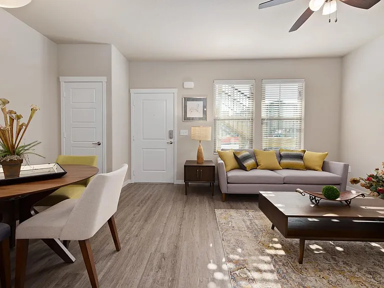 K-Ten Place Apartments — Photo 5