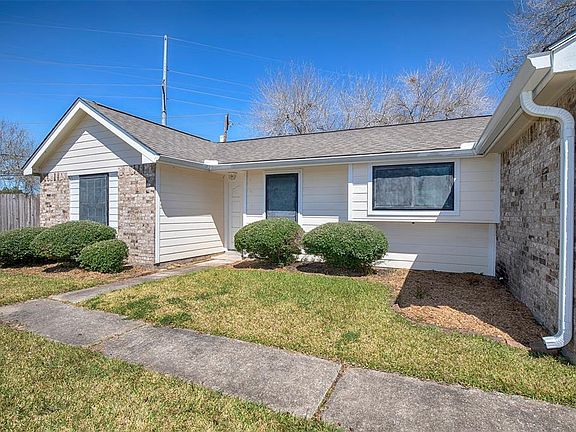 There is a large area that would be perfect for a garden at front of the home.
