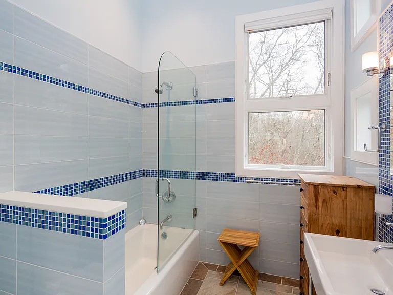 18 Spring Pond Ln — Photo 28