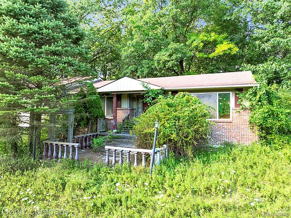3rd image of 3187 Mapleridge