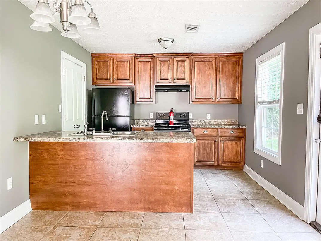 1616 Oxford Place — Photo 3