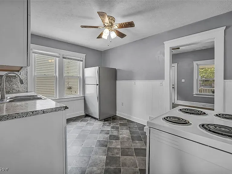 1617 Winchester Ave — Photo 10