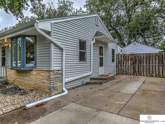 3rd image of 7606 Sherman Dr