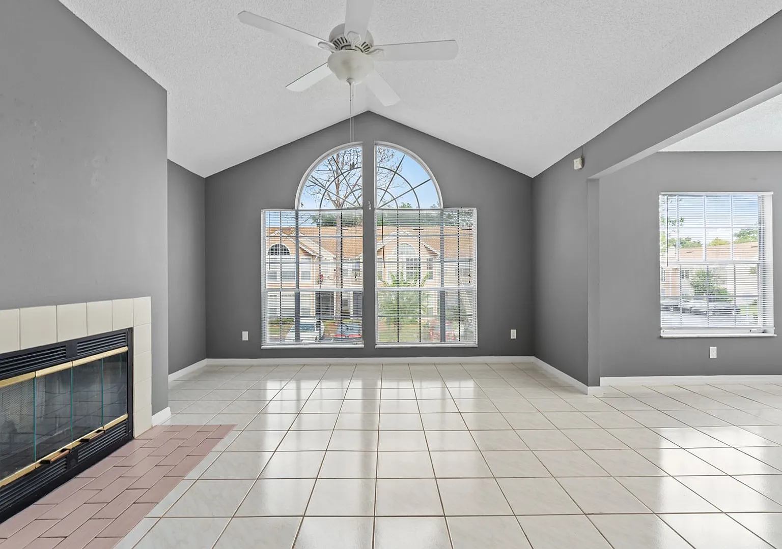 3 bed, 1138 sqft, $1,695 — Photo 2