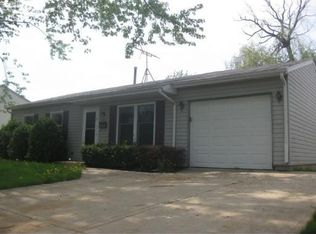 208 Ridge Cir, Streamwood, IL 60107