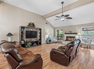 907 Columbia River Rd, Montgomery, TX 77316