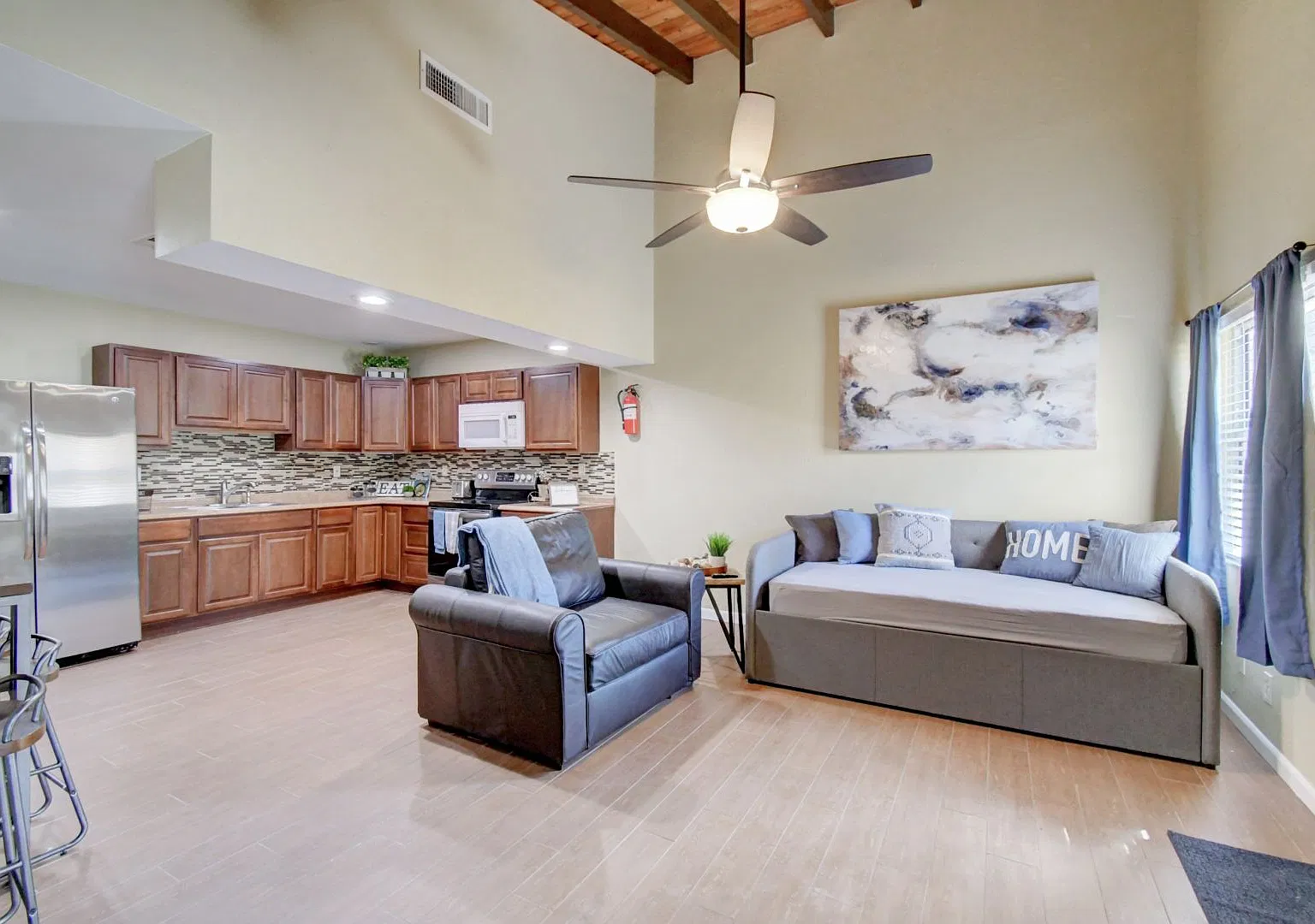 4 bed, 1225 sqft, $1,100 — Photo 1