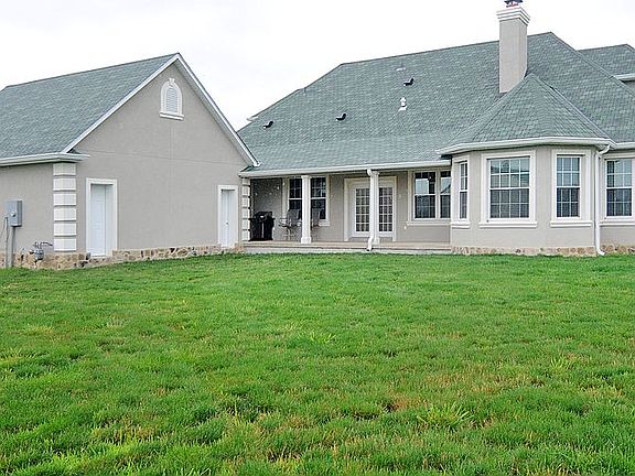 3rd image of 383 N Road 400 W
