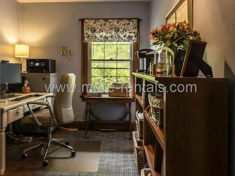 2481 Powell Ave — Photo 13