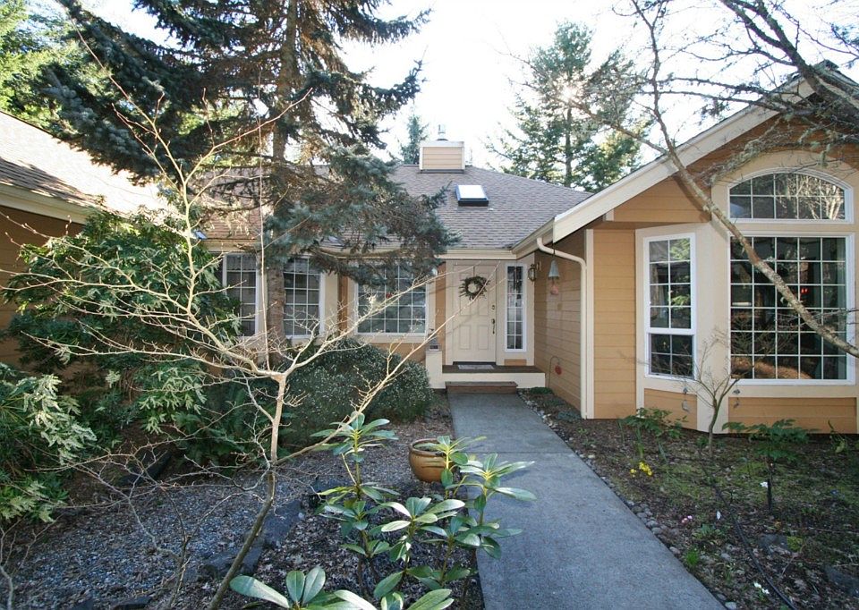 1st image of 30 Goldfinch Ln