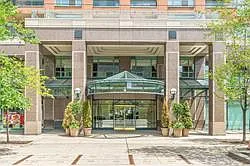 Building Photo - 887 Bay St #1610