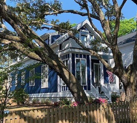 3rd image of 401 Clarendon Avenue