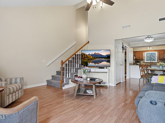 3rd image of 303 Phoenix Ct #303
