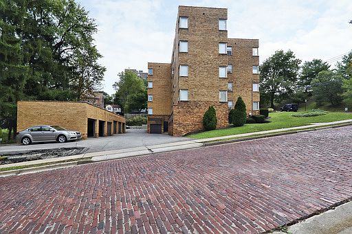 3rd image of 20 Shady Dr W APT 401